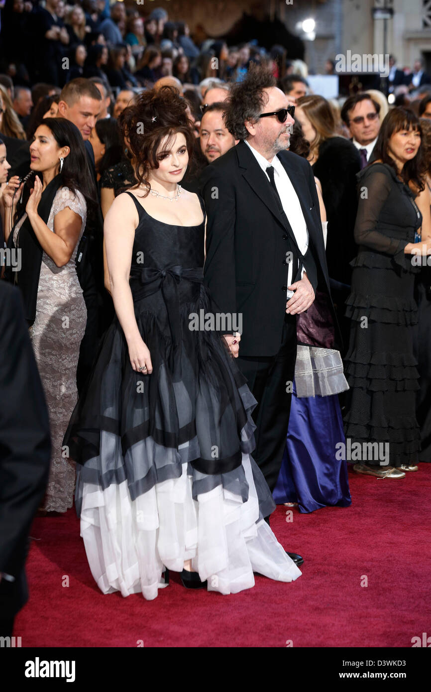 Hollywood, Kalifornien, USA 24. Februar 2013. Helena Bonham Carter und Ehemann Tim Burton kommen bei den Oscars in Hollywood & Highland Center am 24. Februar 2013 in Hollywood, Kalifornien. Stockfoto