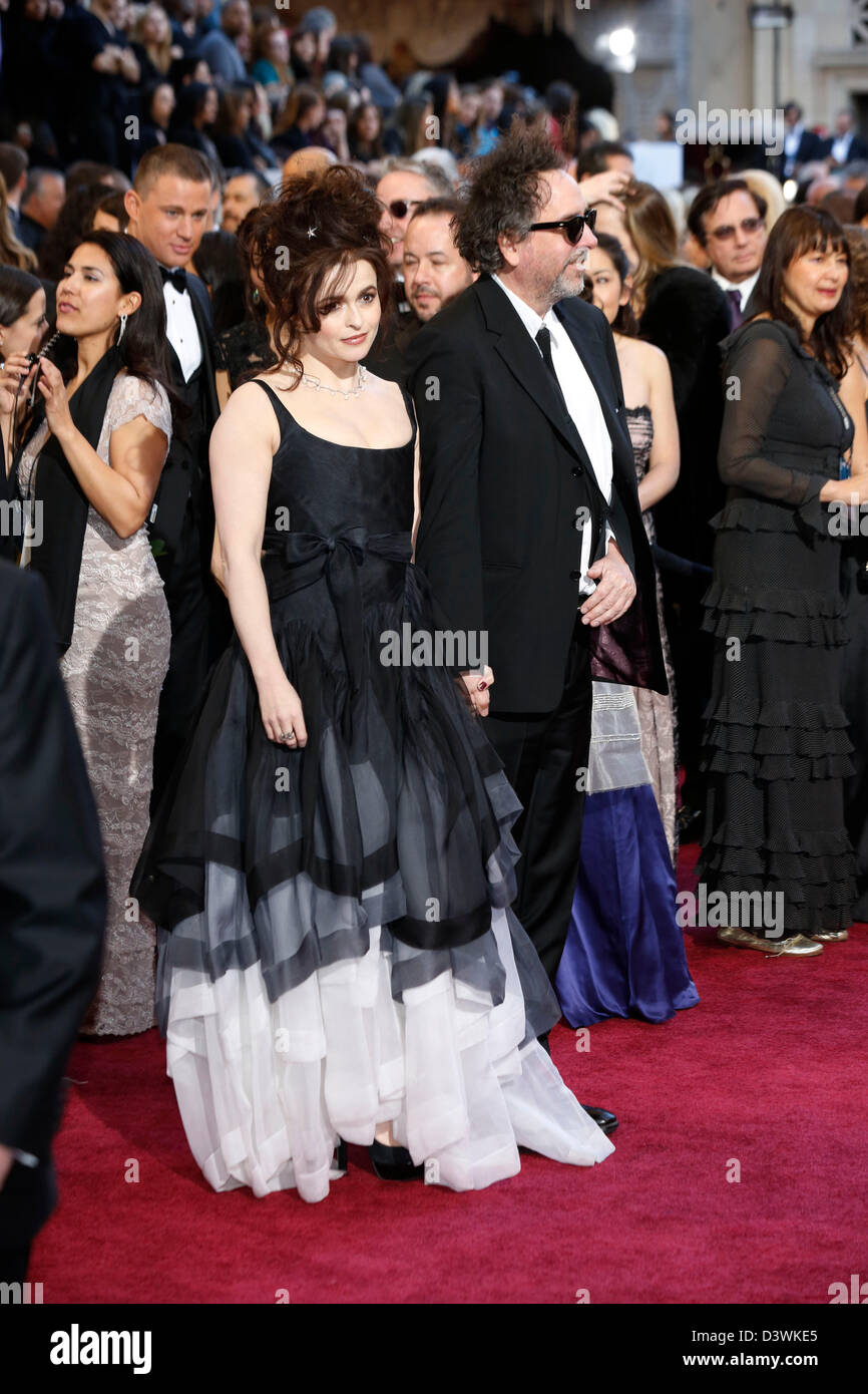 Hollywood, Kalifornien, USA 24. Februar 2013. Helena Bonham Carter und Ehemann Tim Burton kommen bei den Oscars in Hollywood & Highland Center am 24. Februar 2013 in Hollywood, Kalifornien. Stockfoto
