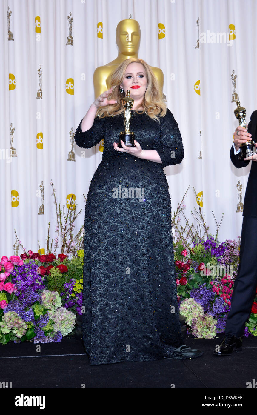 Hollywood, Kalifornien, USA 24. Februar 2013. Adele Adkins, Gewinner beste Musik (Original Song), Posen im Presseraum während der Oscar-Verleihung im Loews Hollywood Hotel am statt 24. Februar 2013 in Hollywood, Kalifornien. Stockfoto