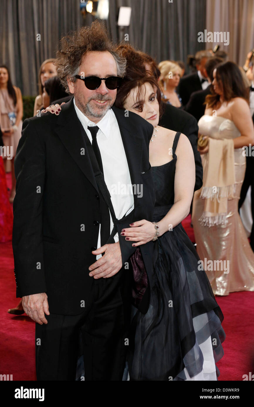 Hollywood, Kalifornien, USA 24. Februar 2013. Helena Bonham Carter und Ehemann Tim Burton kommen bei den Oscars in Hollywood & Highland Center am 24. Februar 2013 in Hollywood, Kalifornien. Stockfoto