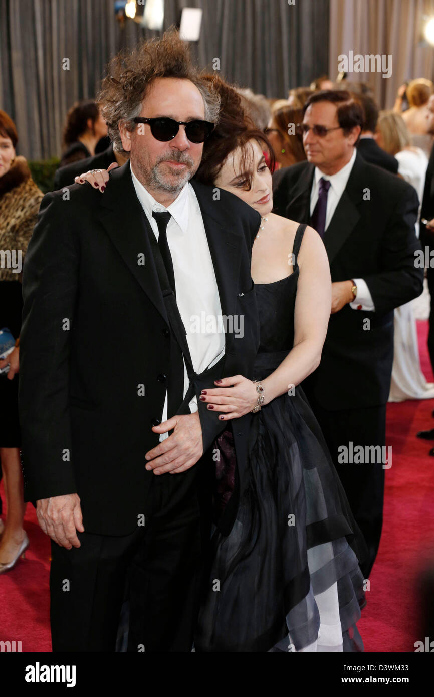 Hollywood, Kalifornien, USA 24. Februar 2013. Helena Bonham Carter und Ehemann Tim Burton kommen bei den Oscars in Hollywood & Highland Center am 24. Februar 2013 in Hollywood, Kalifornien. Stockfoto