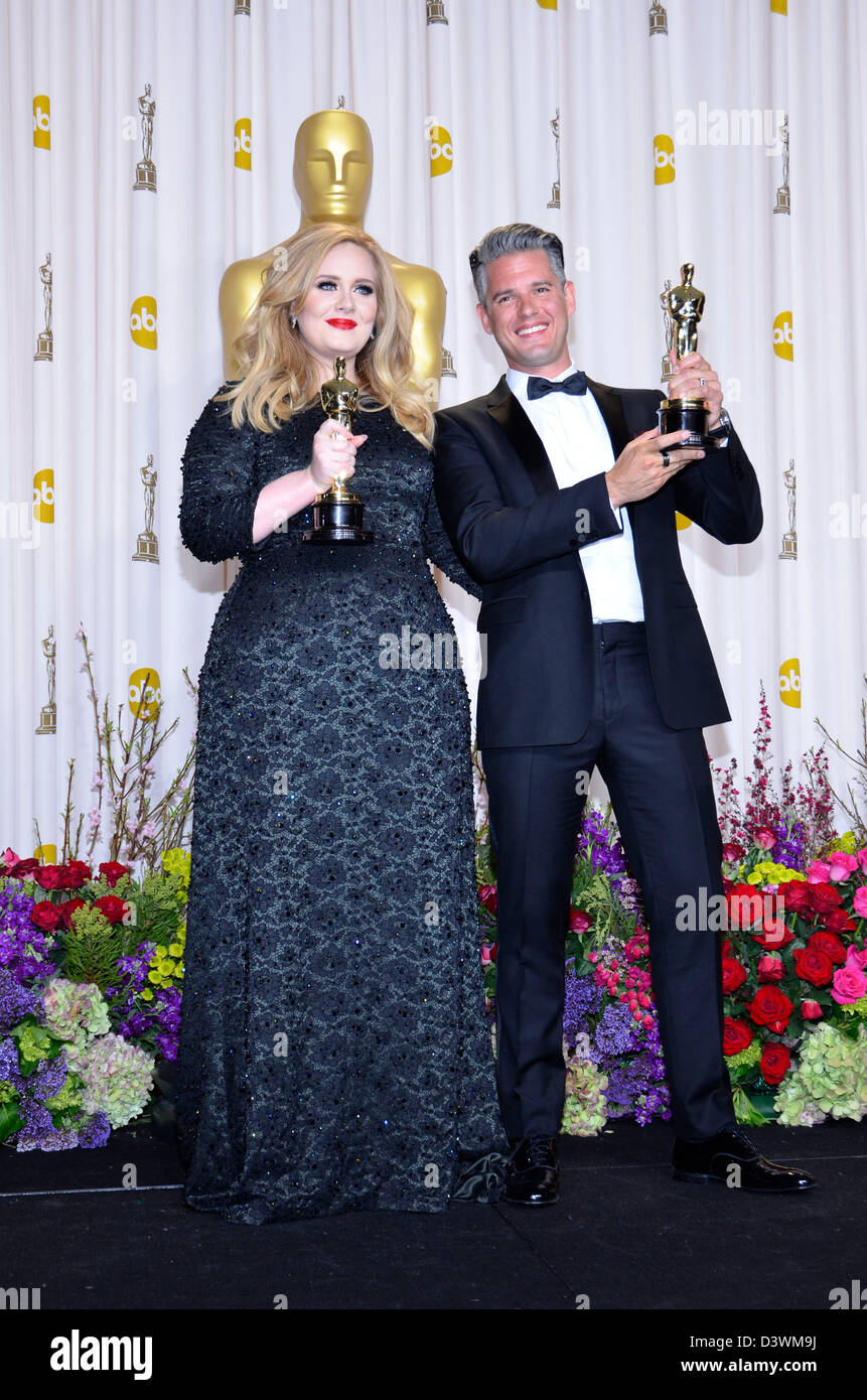 Hollywood, Kalifornien, USA 24. Februar 2013. Adele Adkins und Paul Epworth, Gewinner beste Musik (Original Song), Pose im Presseraum während der Oscar-Verleihung statt im Loews Hollywood Hotel am 24. Februar 2013 in Hollywood, Kalifornien. Stockfoto