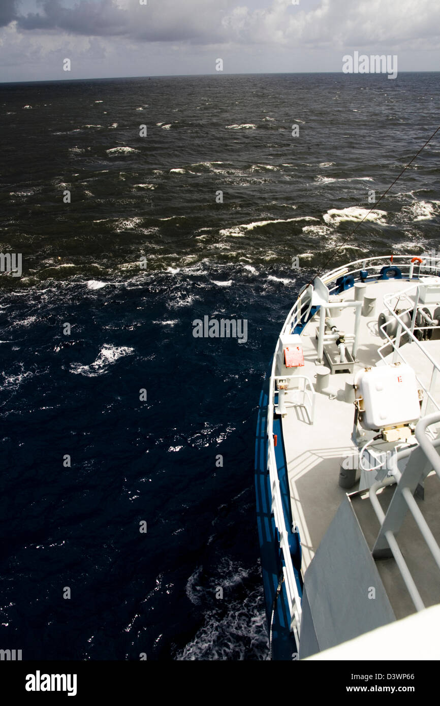 200 km Weg vom Land, Amazon River auf dem Meer, mit verschiedenen Farben des Wassers angezeigt werden kann. Stockfoto