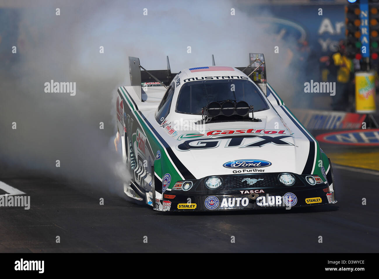 Chandler, Arizona, USA. 24. Februar 2013.  John Force während der NHRA Arizona Staatsangehörige - Mello Yello Drag Racing Serie letzte Ausscheidungsrunde auf dem Firebird International Raceway in Chandler, Arizona.  Bildnachweis: Aktion Plus Sportbilder / Alamy Live News Stockfoto