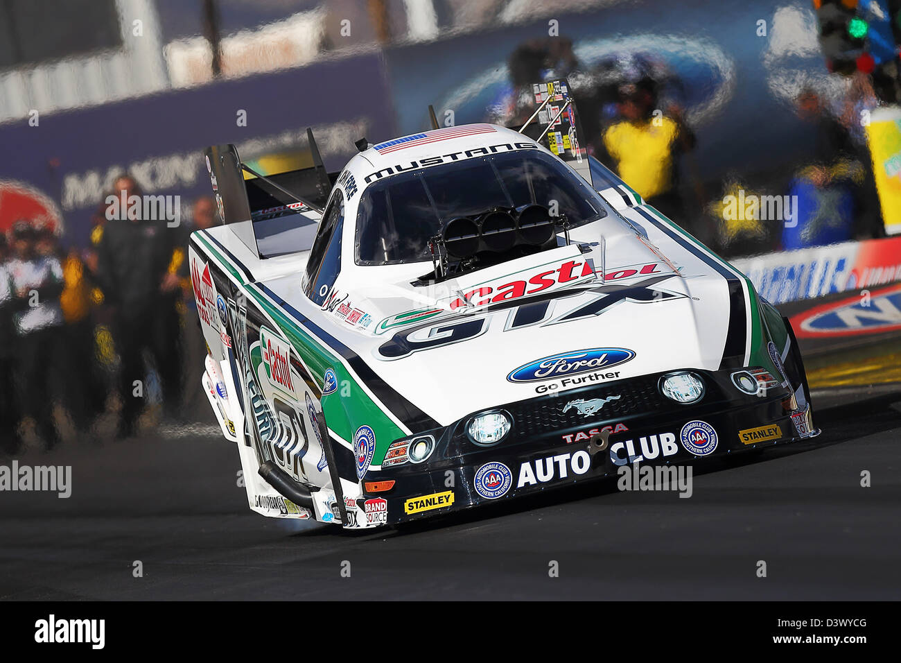 Chandler, Arizona, USA. 24. Februar 2013.  John Force während der NHRA Arizona Staatsangehörige - Mello Yello Drag Racing Serie letzte Ausscheidungsrunde auf dem Firebird International Raceway in Chandler, Arizona.  Bildnachweis: Aktion Plus Sportbilder / Alamy Live News Stockfoto