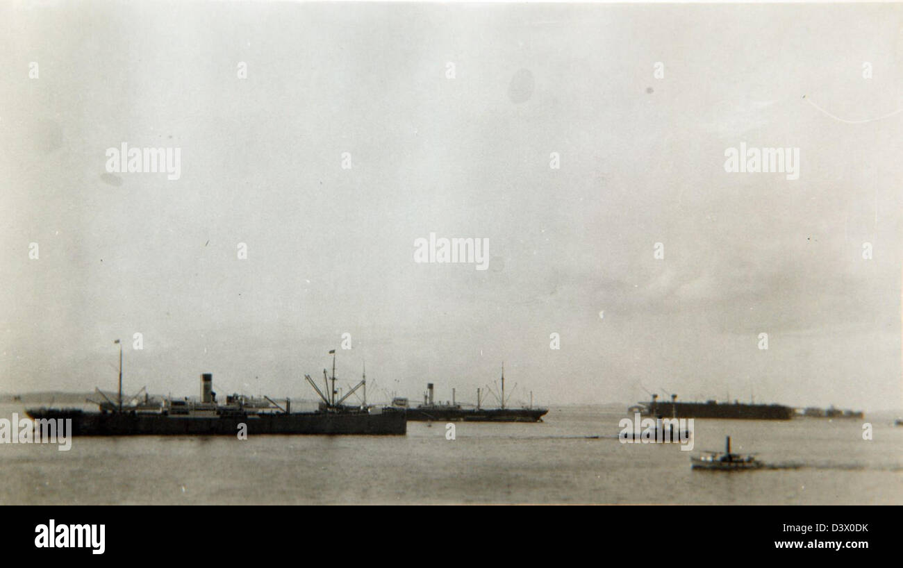 Dieses Foto ist Teil der Louis E. Slim Gordon Special Collection und zeigt Bilder, die historische Momente und Persönlichkeiten vom Anfang bis Mitte des 20. Jahrhunderts einfangen. Die Sammlung zeigt bedeutende Ereignisse und Persönlichkeiten aus einer vergangenen Epoche des Fotojournalismus. Stockfoto