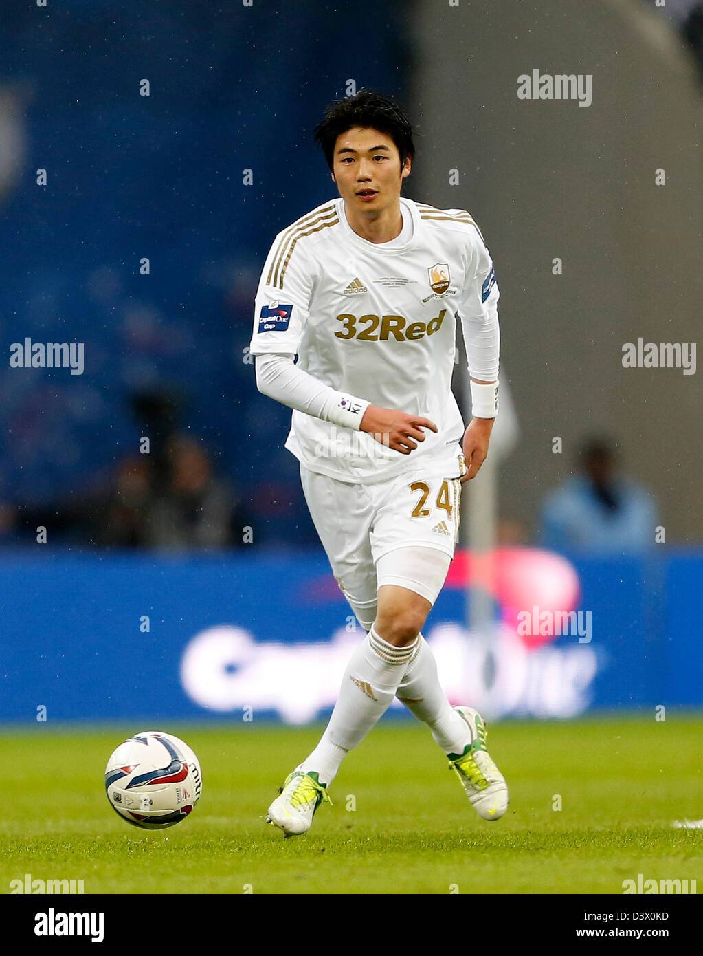 London, UK. 24. Februar 2013.  Swanseas Ki Sung-Yeung in Aktion... Bradford City V Swansea City - Capital One Cup-Finale - Wembley Stadium, London-24/02/13 - Bild David Klein/Sportimage/Alamy Live News Stockfoto