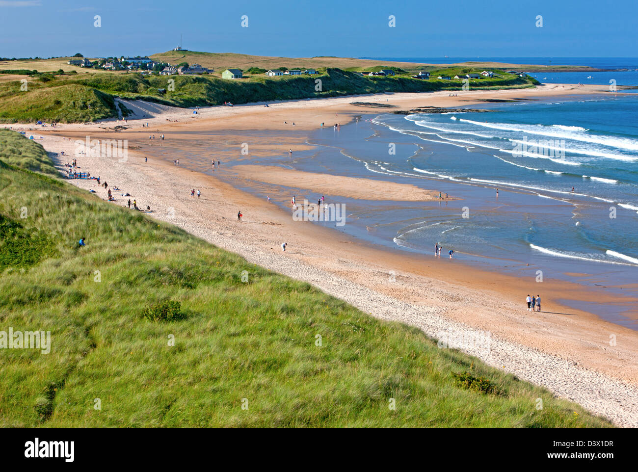 Blick über Embleton Bay in Richtung niedrige Newton-by-the-Sea, Northumberland Stockfoto