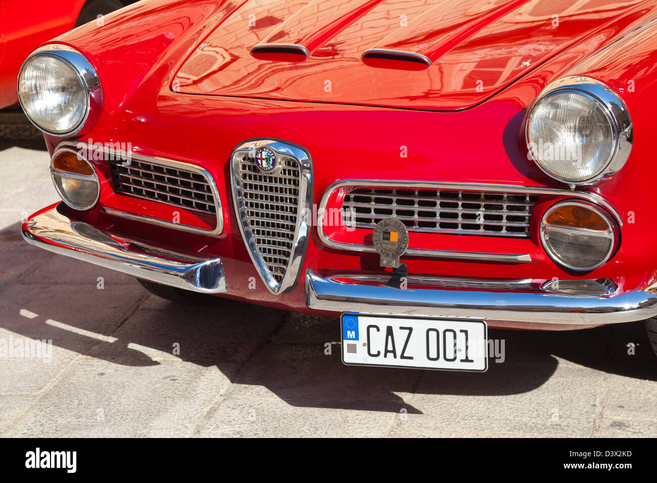 Oldtimer Alfa Romeo motor in St. Pauls Square, Mdina, Malta Stockfoto