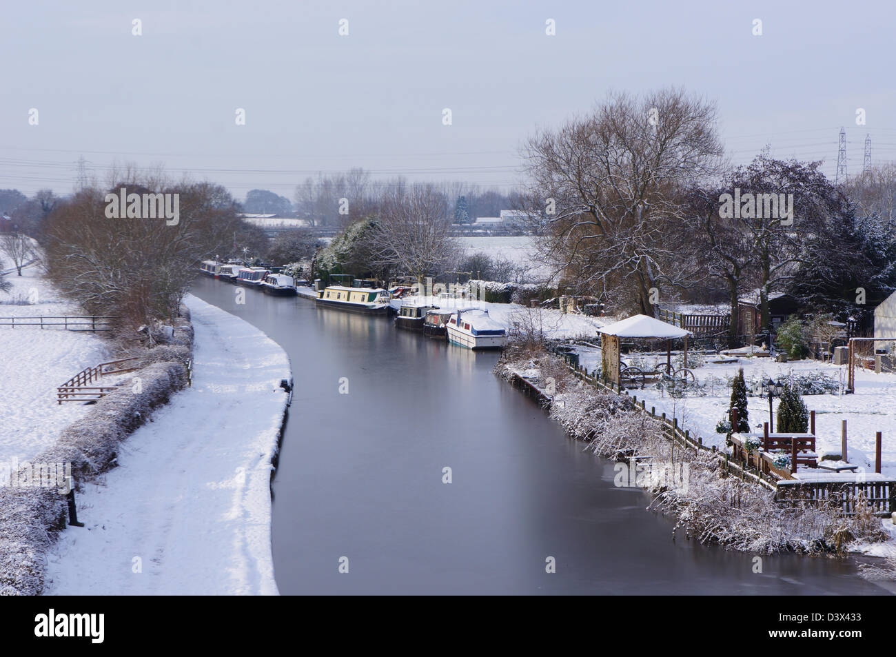 Der Trent und Mersey Kanal im Schnee im Winter 2012 Stenson Blase - Derbyshire Stockfoto