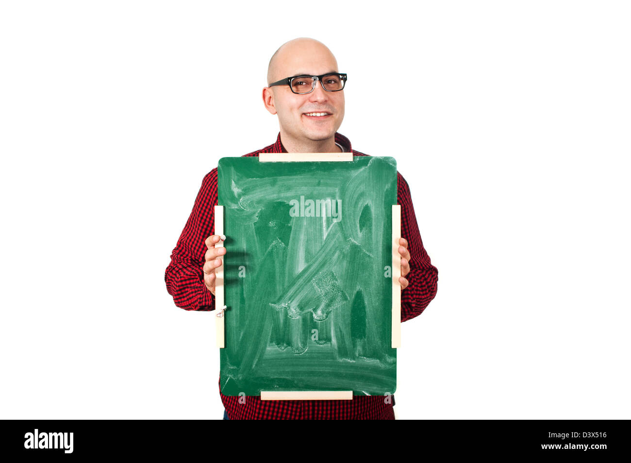 Junge Erwachsene Glatzkopf mit Brille hält eine kleine grüne Tafel. Stockfoto