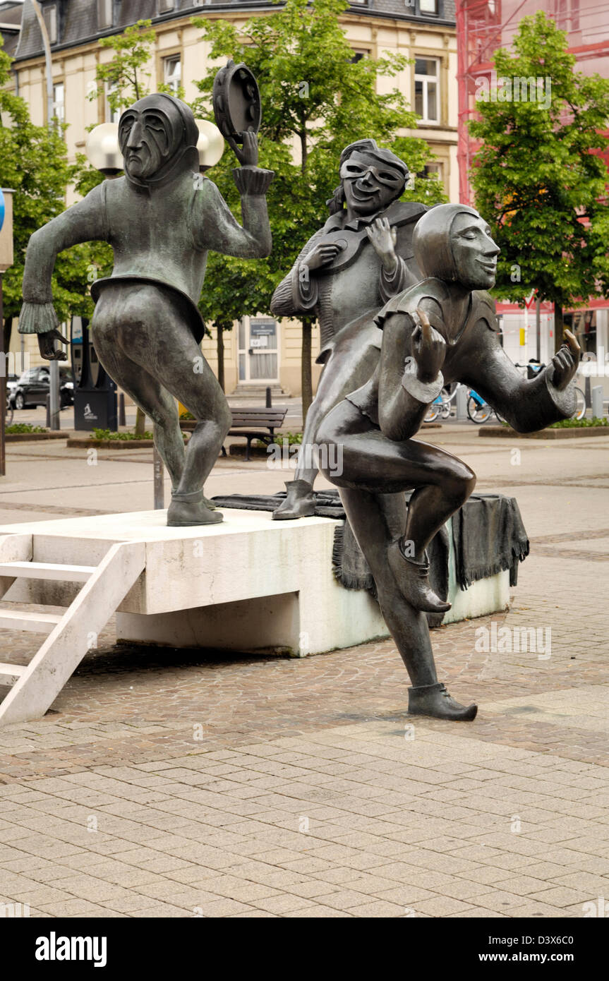 Darstellende Künstler-Statuen in Place du Theatre, Luxemburg Stockfoto