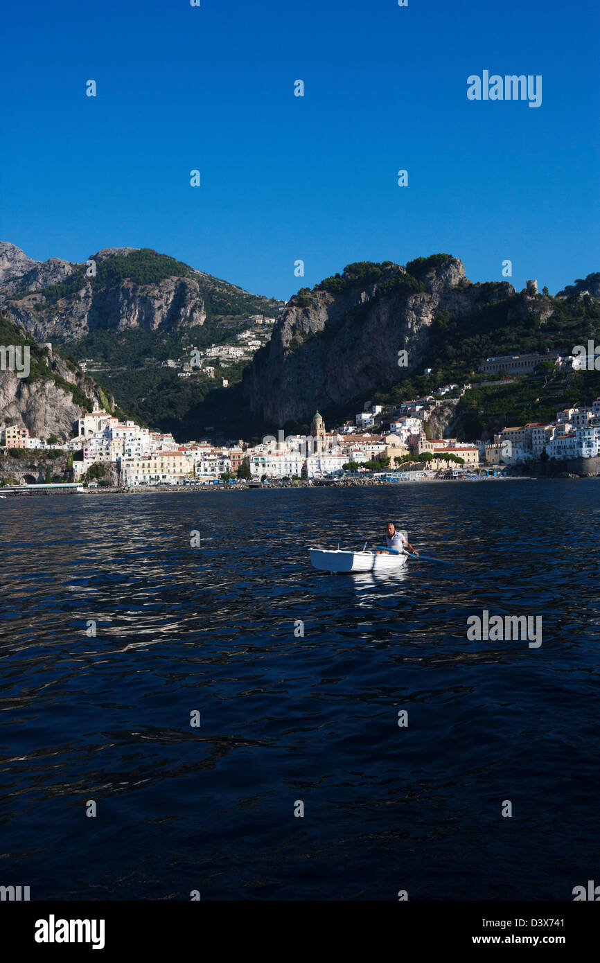 Gebäude an der Waterfront, Provinz Salerno und Amalfi, Golf von Salerno, Tyrrhenischen Meer, Kampanien, Italien Stockfoto