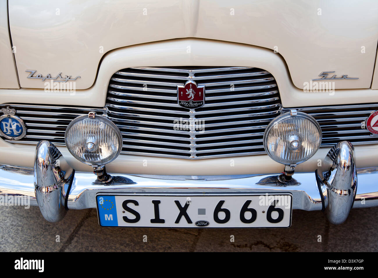 Ford Zephyr 6 in St. Pauls Square, Mdina, Malta Stockfoto