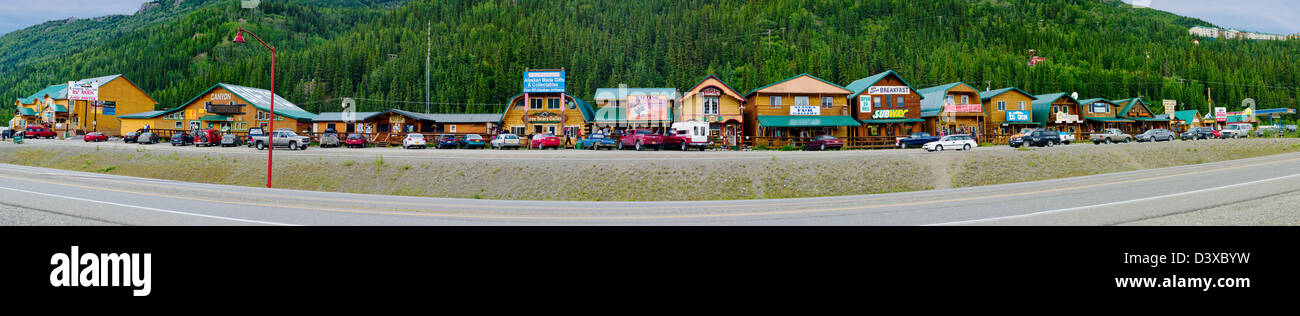 Panorama Ansicht der touristischen Geschäfte außerhalb Denali Nationalpark, Alaska, USA.  Die Einheimischen nennen dieses Streu, oder Glitter, Gulch. Stockfoto