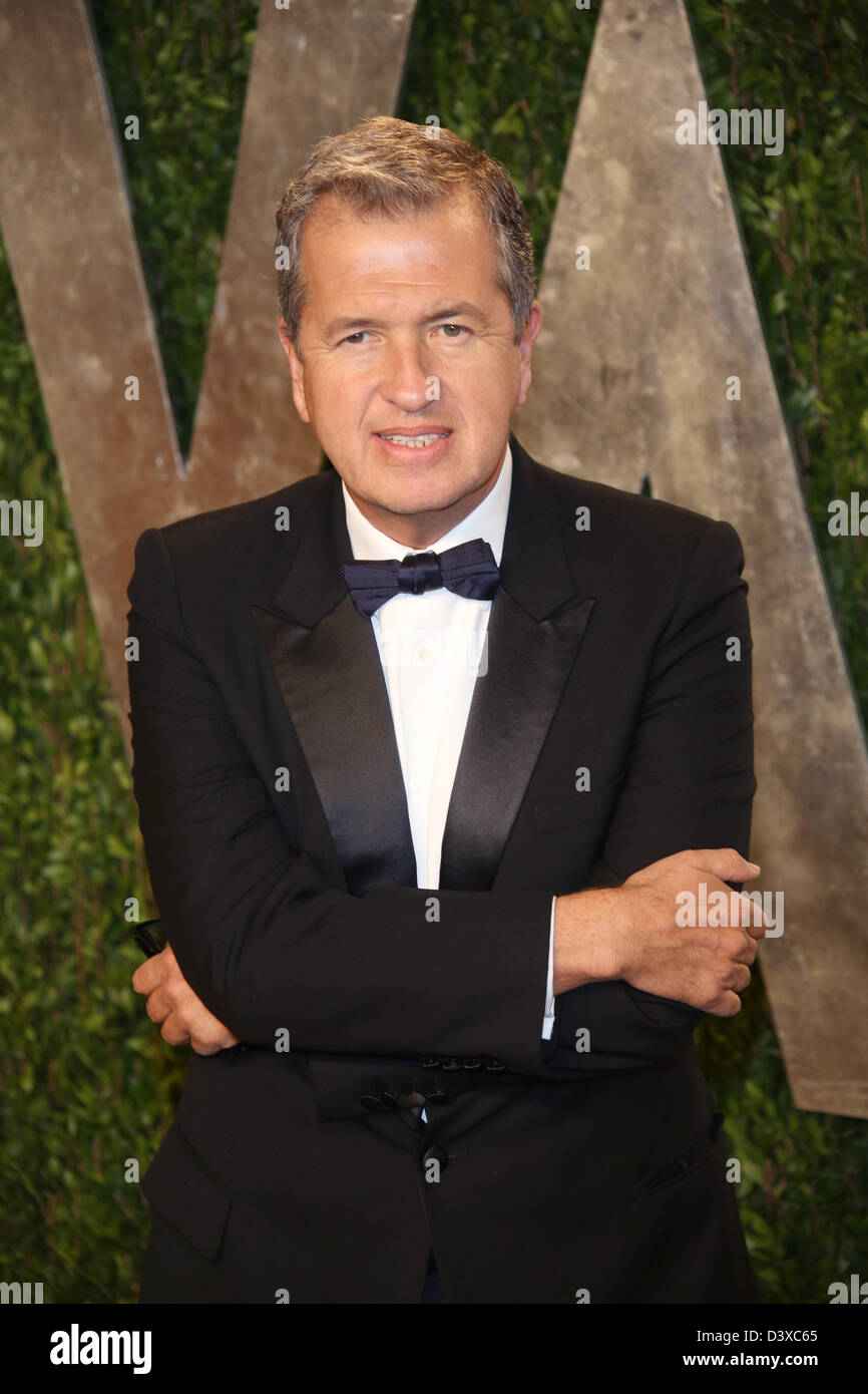 Los Angeles, USA. 24. Februar 2013. NewsPeruvian-Mode-Fotograf Mario Testino kommt für die Vanity Fair Oscar Party im Sunset Tower in West Hollywood, Los Angeles, USA, 24. Februar 2013. Foto: Hubert Boesl/Dpa/Alamy Live News Stockfoto