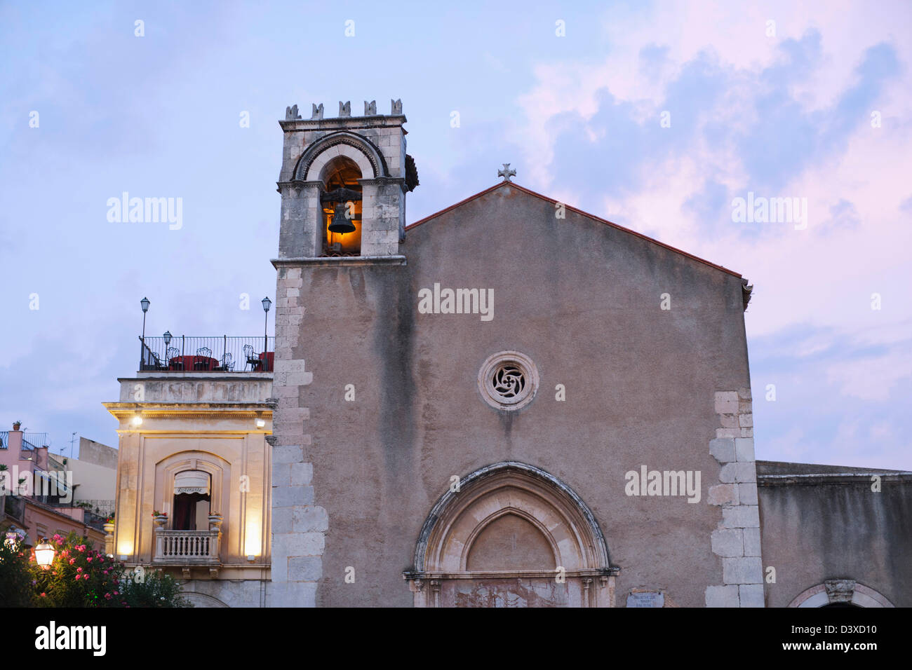Glockenturm der Kirche, Taormina, Provinz Messina, Sizilien, Italien Stockfoto