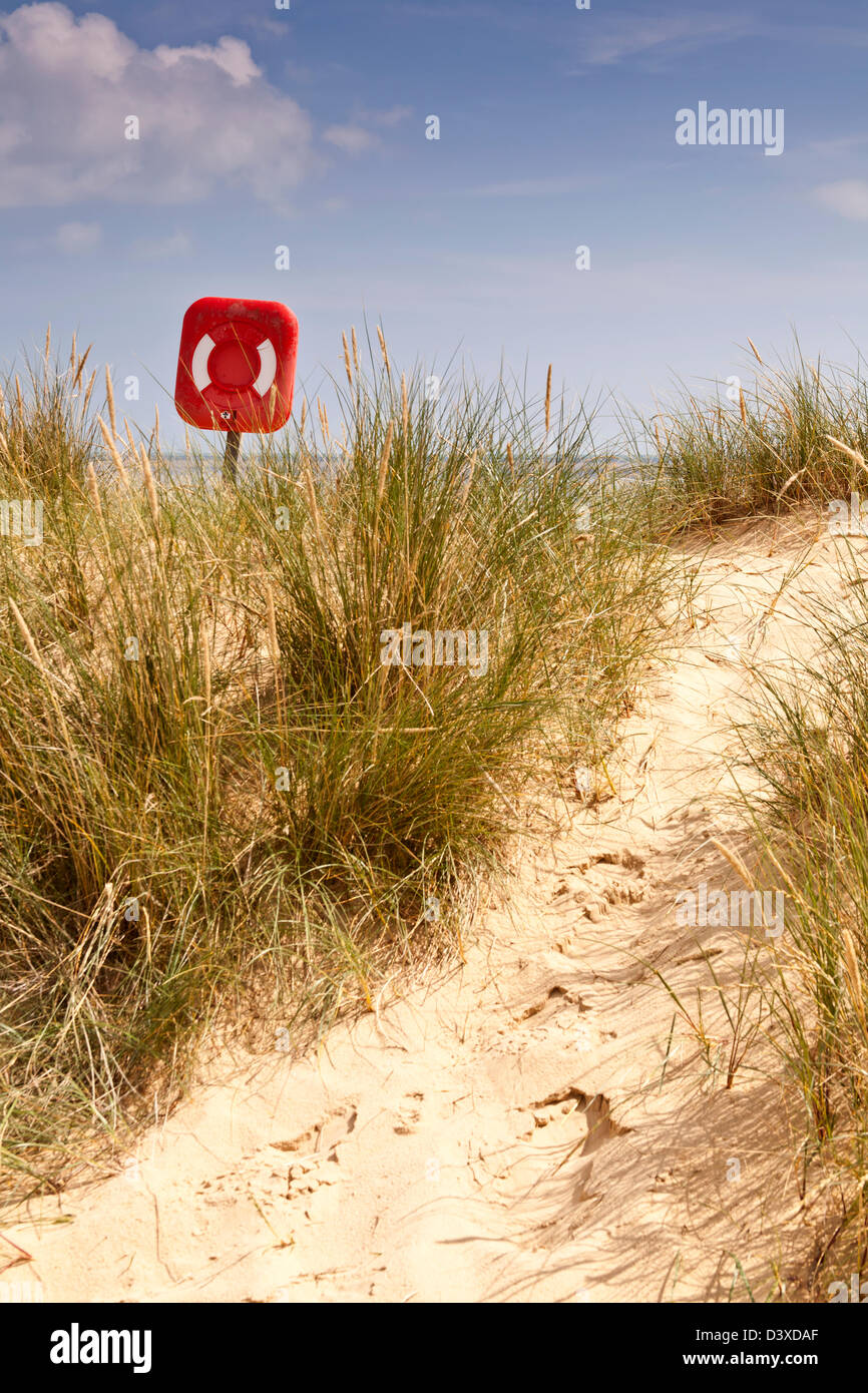 Rettungsring am Strand Stockfoto