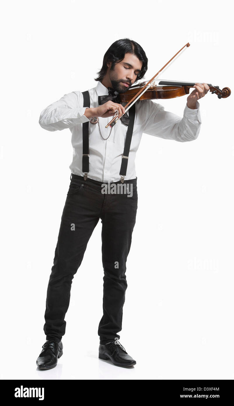 Musiker spielt eine Violine Stockfoto