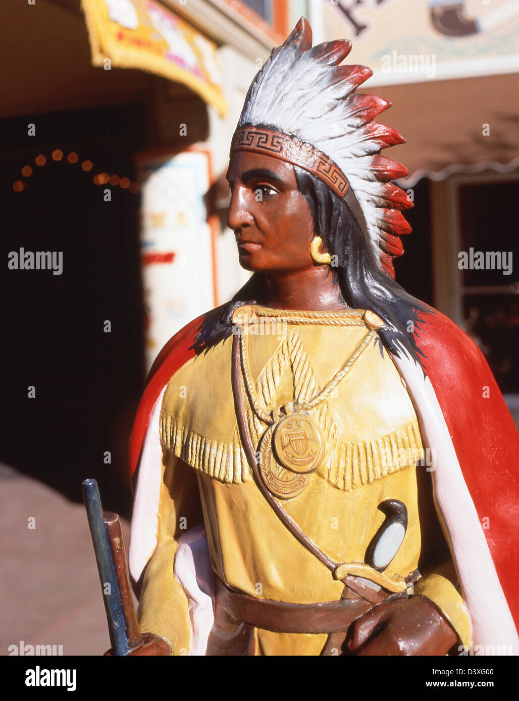 Holzstatue des amerikanischen Indianerhäuptlings im Walt Disney World Resort, Orange County, Orlando, Florida, Vereinigte Staaten von Amerika Stockfoto