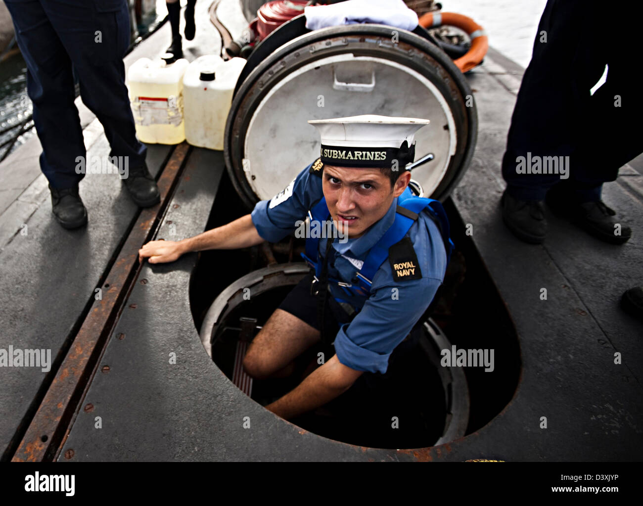 Segler aus Luke des nuklearen u-Boot HMS Talent, Ägypten Stockfoto