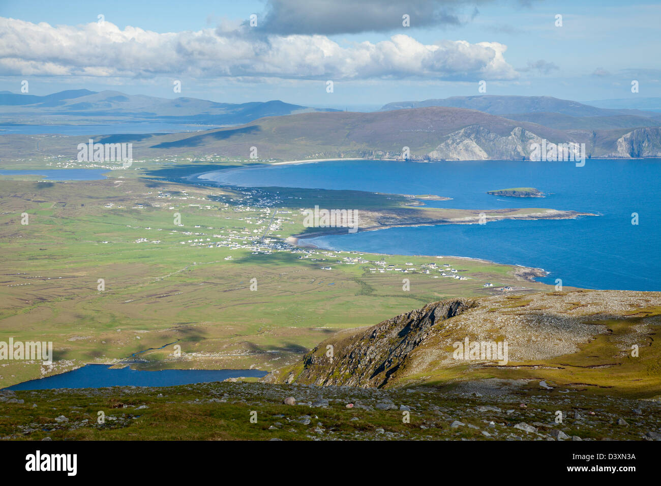 Blick auf Achill Island und Kiel von Croaghaun, County Mayo, Irland. Stockfoto