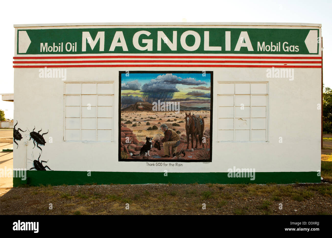 Wandbilder auf einer Magnolia Oil-Station auf der Route 66 in Tucumcari, NM Stockfoto