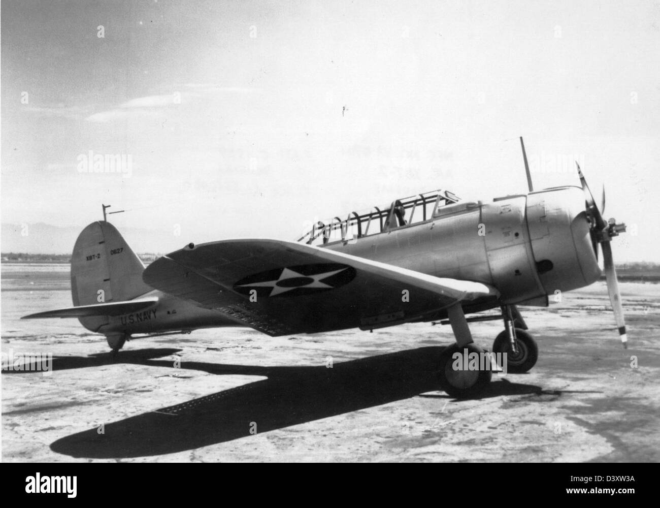Die Douglas XBT-2 (Hecknummer 0627) war ein Experimentalflugzeug der US Navy, das für U-Boot-Gefechte entwickelt wurde. Dieses spezielle Flugzeug wird mit Carl Johnson in Verbindung gebracht, einer bekannten Persönlichkeit in der Luftfahrtgeschichte. Stockfoto