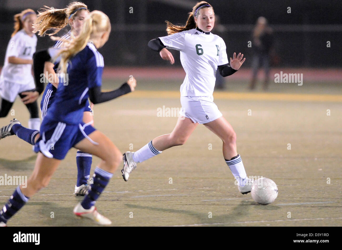 High-School-Mädchen-Fußball-Aktion im CT USA Stockfoto