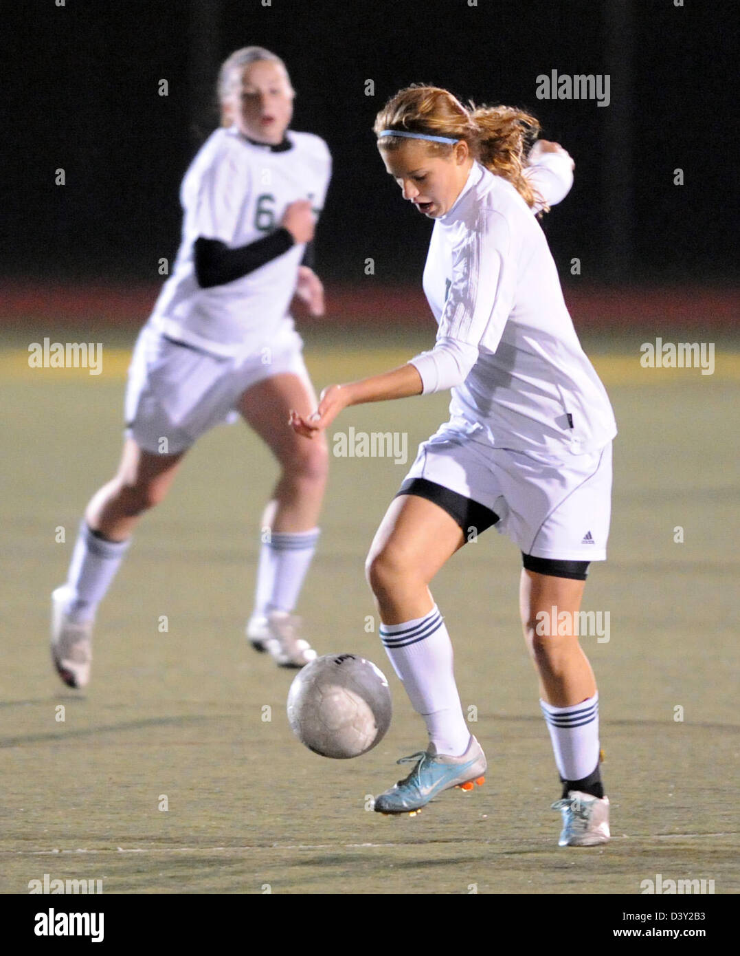 High-School-Mädchen-Fußball-Aktion im CT USA Stockfoto