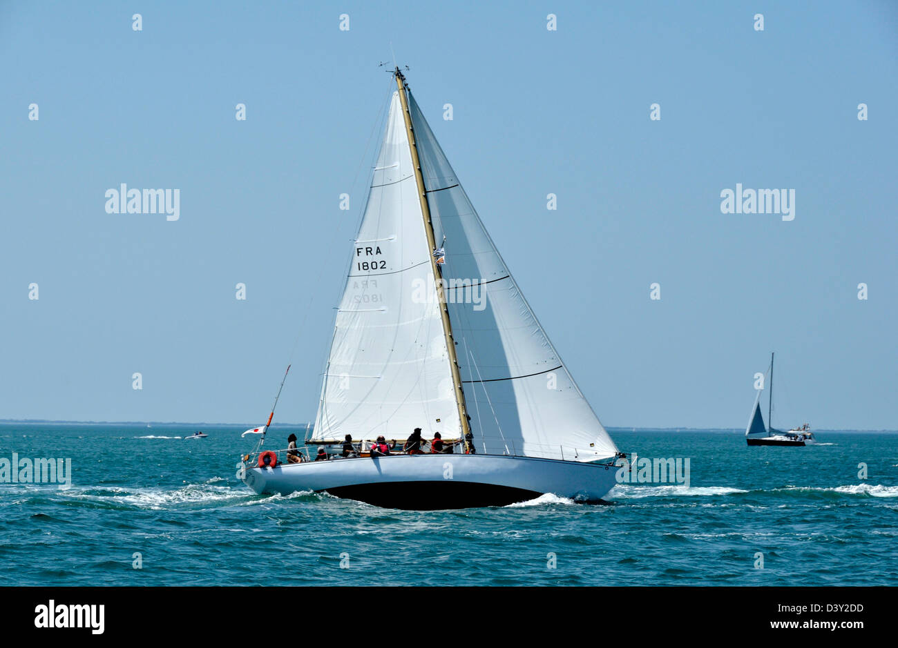 Christina II (Sloop, Heimathafen: La Rochelle, Baujahr 1966, Architekt: Van Essen), Segeln in der Bucht von Quiberon (Bretagne, Frankreich). Stockfoto