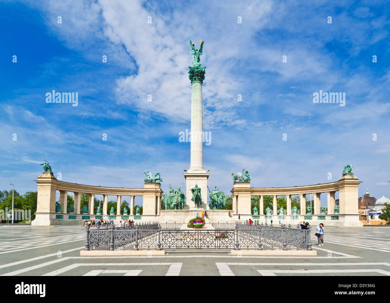 Das Millennium-Denkmal, mit Erzengel Gabriel an der Spitze, Heldenplatz, Hosok Tere, Budapest, Ungarn, Europa, EU Stockfoto