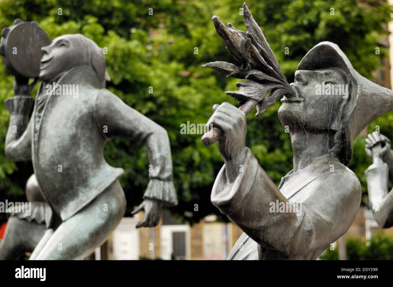 Darstellende Künstler-Statuen in Place du Theatre, Luxemburg Stockfoto