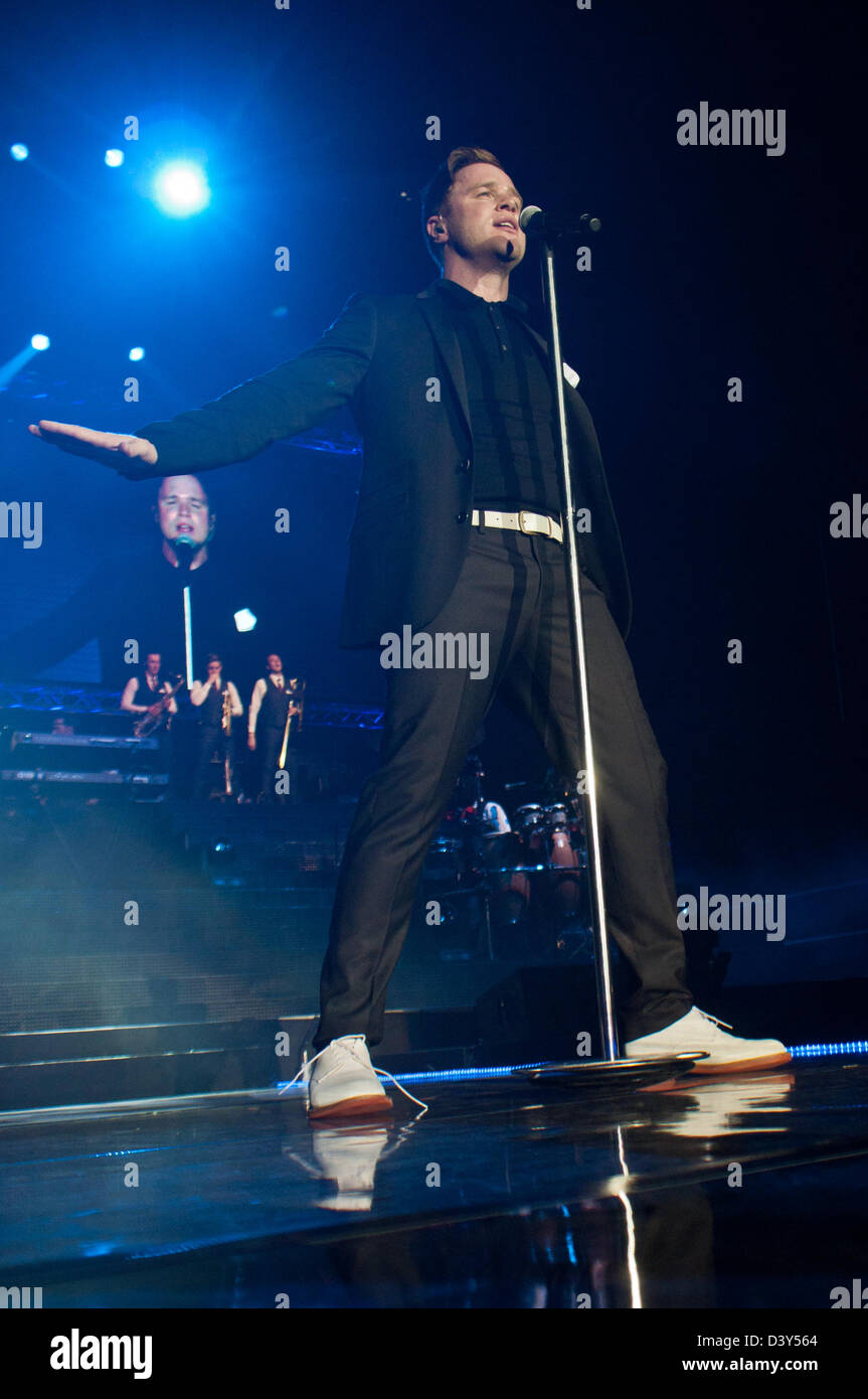 Newcastle, UK. 26. Februar 2013. Olly Murs führt auf der Bühne in der MetroRadio Arena in Newcastle, am Abend Eröffnung von seiner UK-Tour 2013. Bildnachweis: Thomas Jackson / Alamy Live News Stockfoto