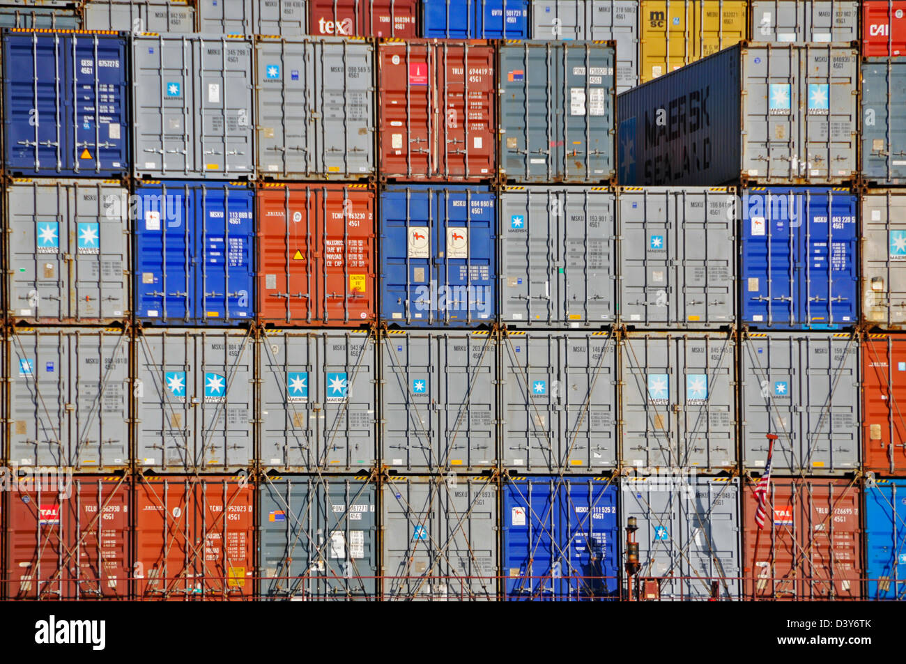 Luftfracht-Container bei der Lagerung im Hafen von Oakland, Kalifornien Stockfoto