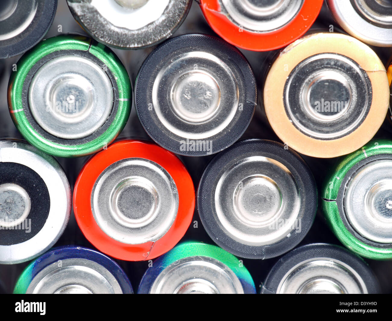 Nahaufnahme des Haufens von gebrauchten alkaline-Batterien Stockfoto