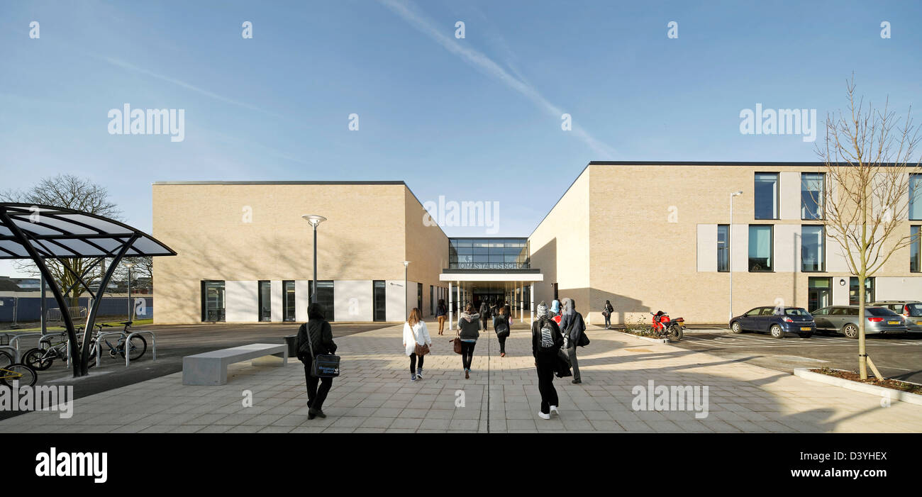 Thomas Tallis Schule, Greenwich, Großbritannien. Architekt: John McAslan & Partner, 2012. Vorderansicht der Schule Eingang wi Stockfoto