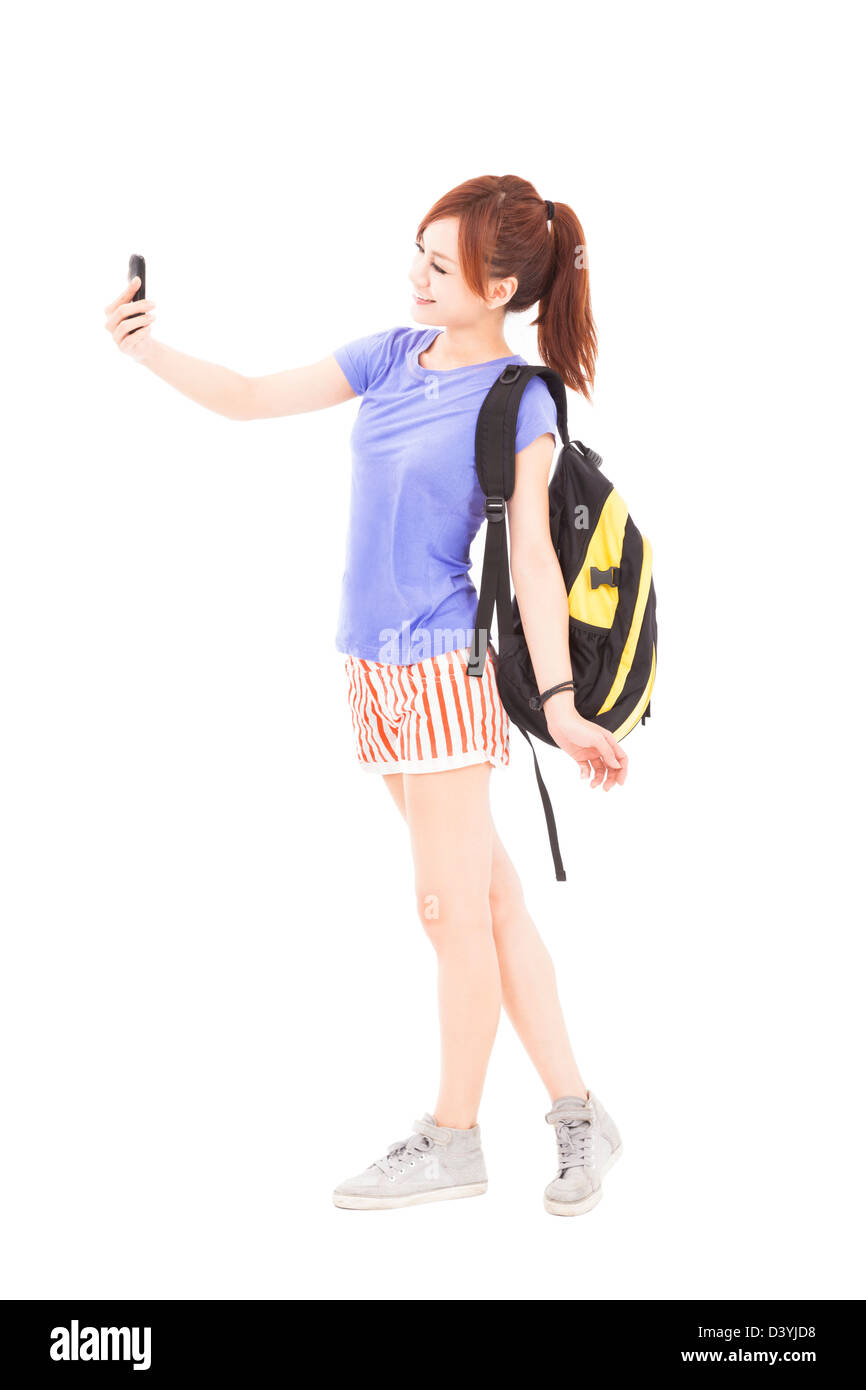 glückliche junge Frau sucht das Smartphone Stockfoto
