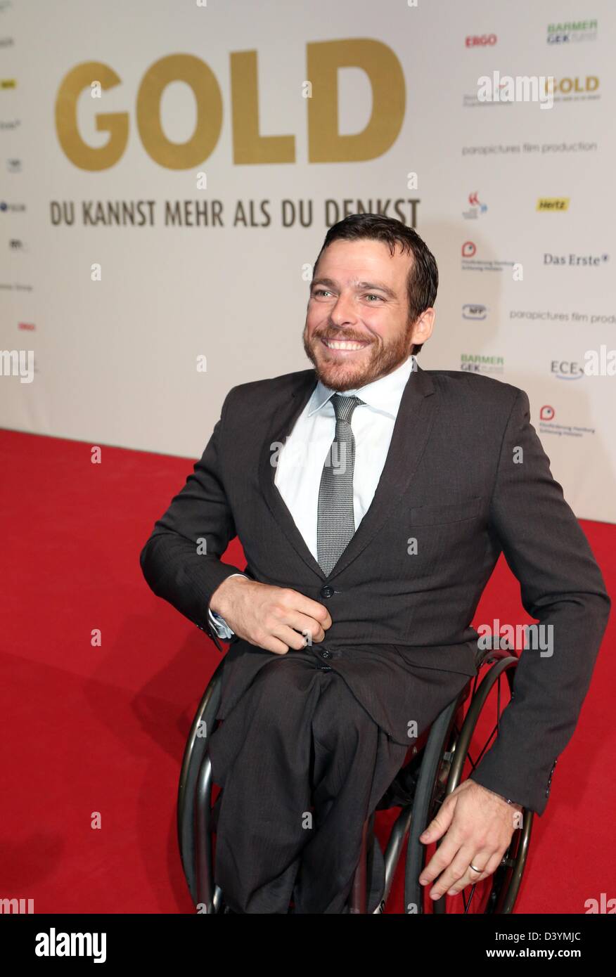 Hamburg, Deutschland. 26. Februar 2013. Australische Rollstuhl Racer Kurt Fearnley für die Premiere des Films kommt "Gold - Du Kannst Mehr als Du Denkst" (Gold - Sie können mehr tun, als Sie denken) in Hamburg, Germany, 26. Februar 2013. Der Film wird in ganz Deutschland vom 28. Februar 2013 in den Kinos gezeigt. Foto: Bodo Marks/Dpa/Alamy Live News Stockfoto