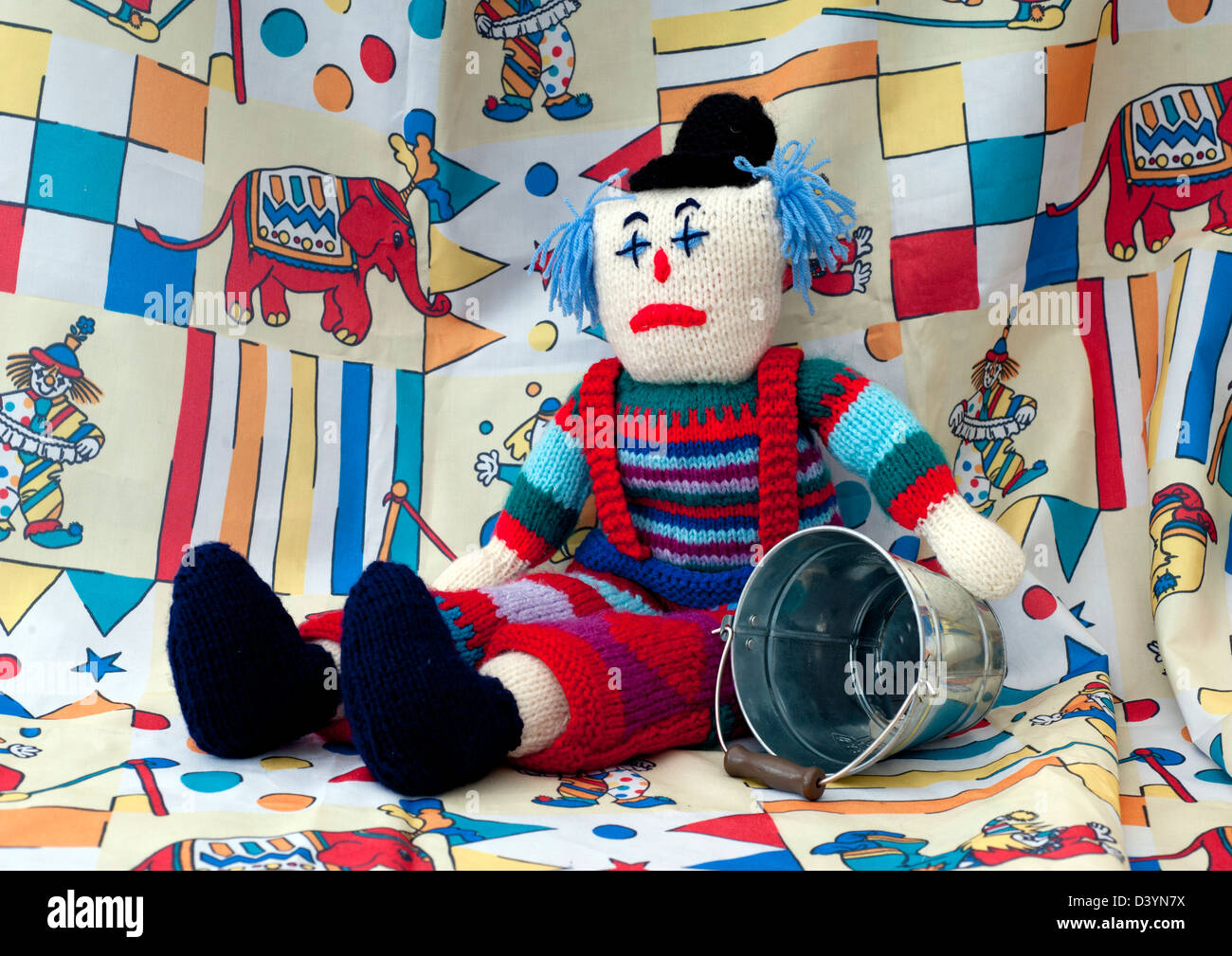 Der sitzende clown Fotos und Bildmaterial in hoher Auflösung Alamy
