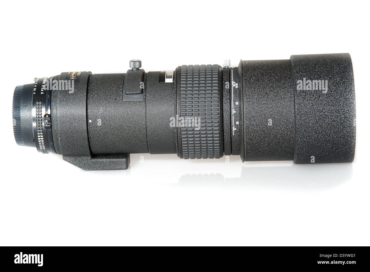 Teleobjektiv für Foto-Kamera auf einem weißen Hintergrund Stockfoto