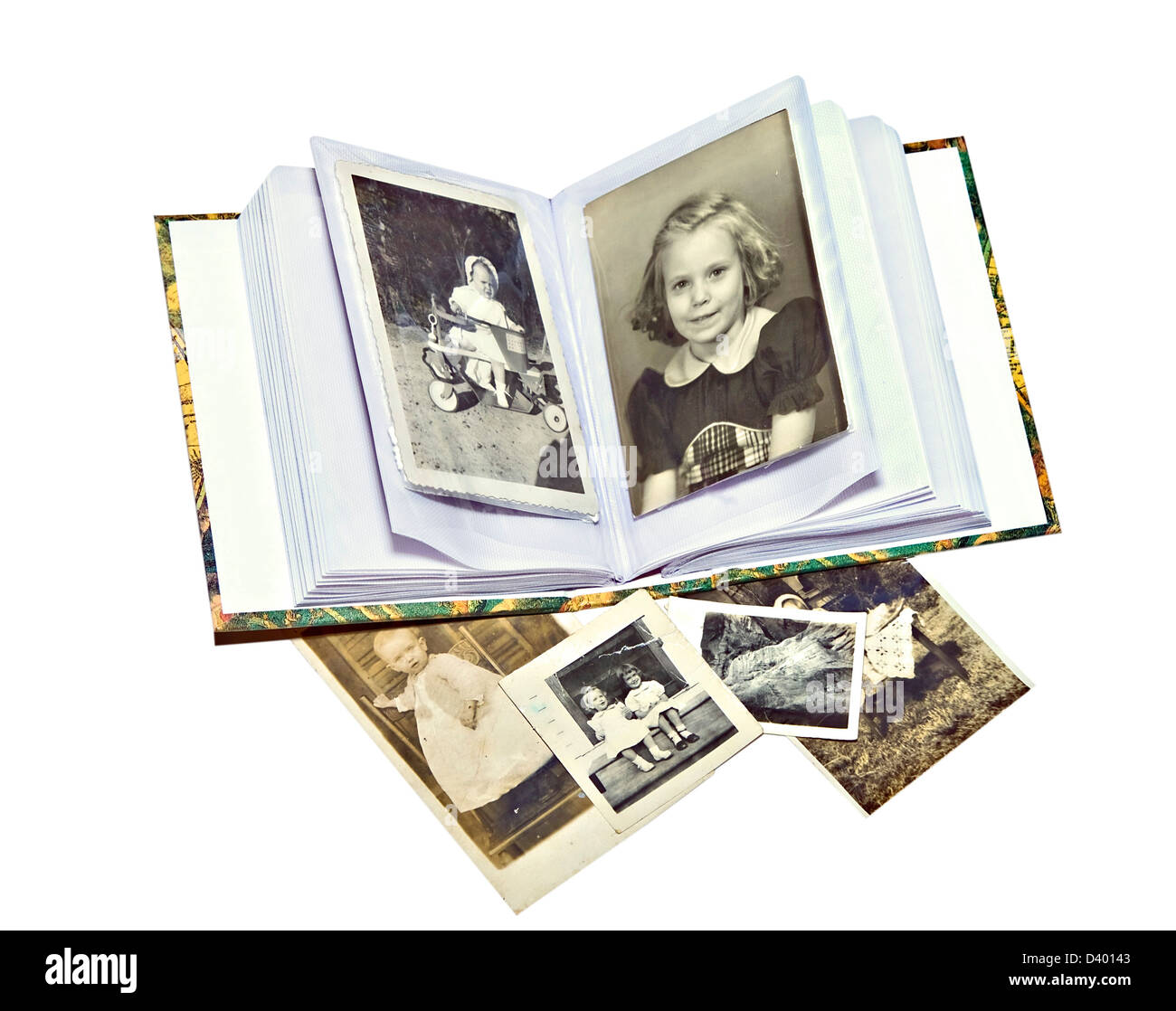 Ein Fotoalbum mit alten Bildern von Familienmitgliedern. Stockfoto