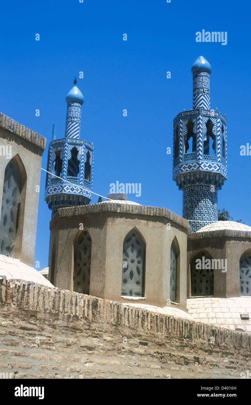 Iran. Mahan. Mausoleum des großen Sufi-Führers Shah Ne'emat Ollah-e-Vali (1330-1431). Von Ahmad Shah Kani gebaut. Minarett. Stockfoto