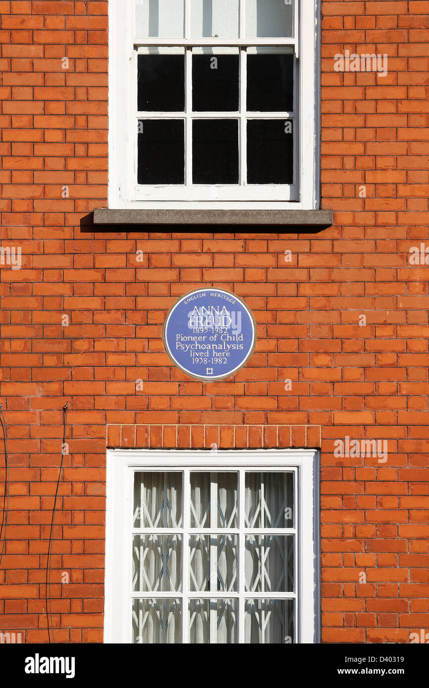 Blaue Plakette von Anna Freud ist auf der Freud-Museum in Hampstead, Nord-London auf 27. Februar 2013 abgebildet. Stockfoto