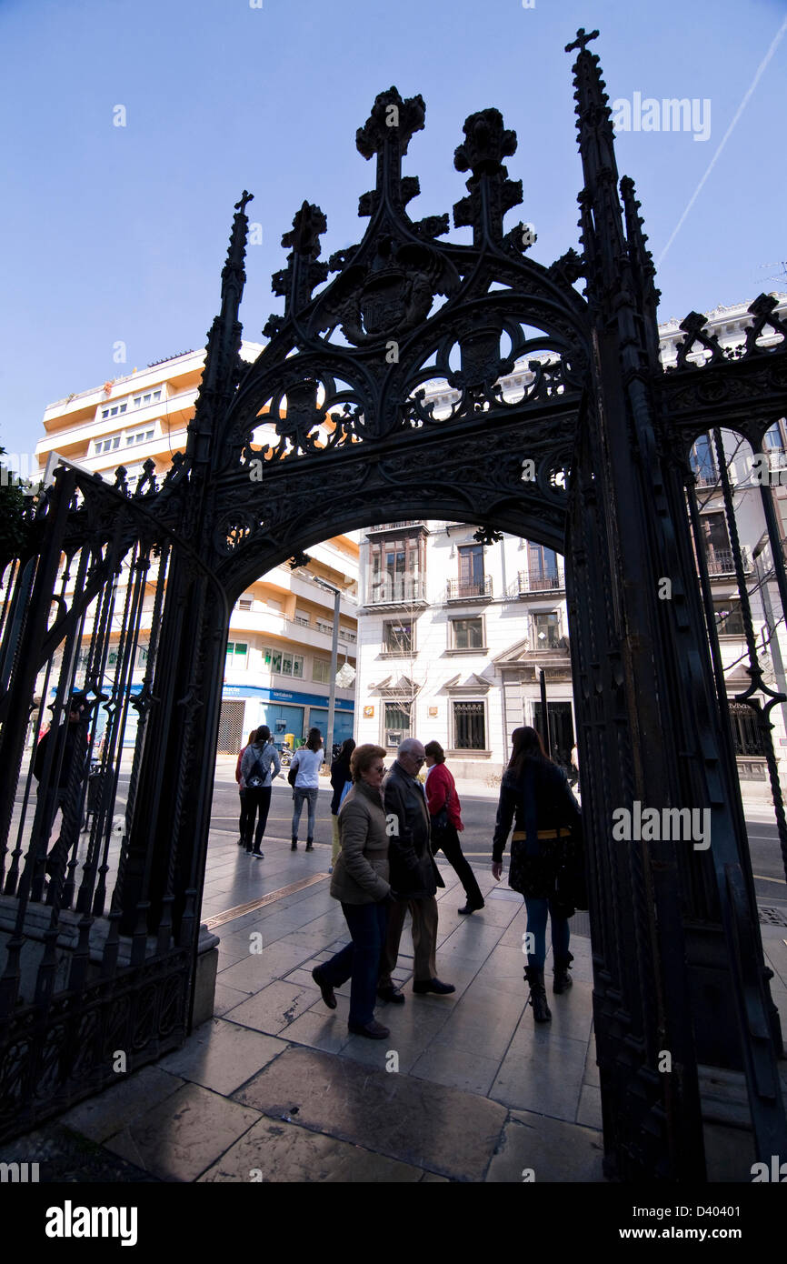 Gotische Coulter für den Zugang zu der königlichen Kapelle in der Oficios Straße, Granada, Andalusien, Spanien Stockfoto