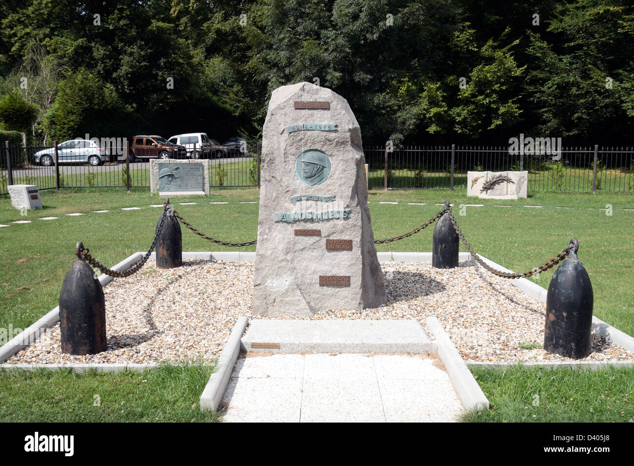 Ein Denkmal für den französischen Krieg tot aus dem ersten und zweiten Weltkrieg in der Lichtung bei Compiègne, Frankreich. Stockfoto