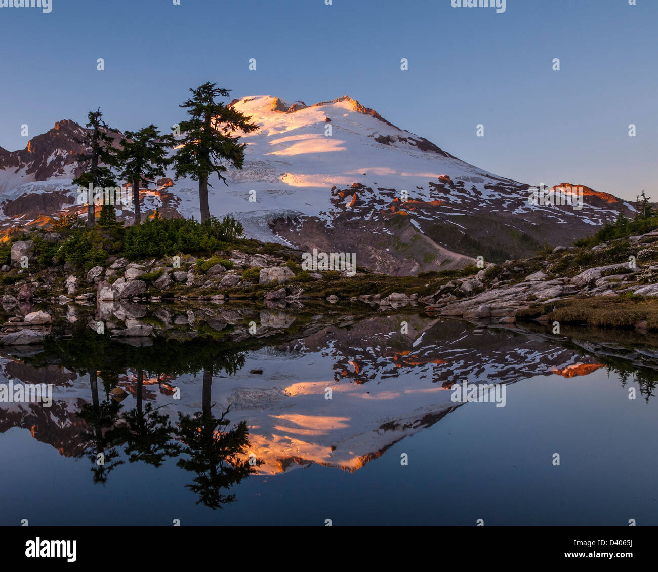 Mount Baker und Tarn, Park Butte Trail, nördlichen Kaskaden, Washington Stockfoto