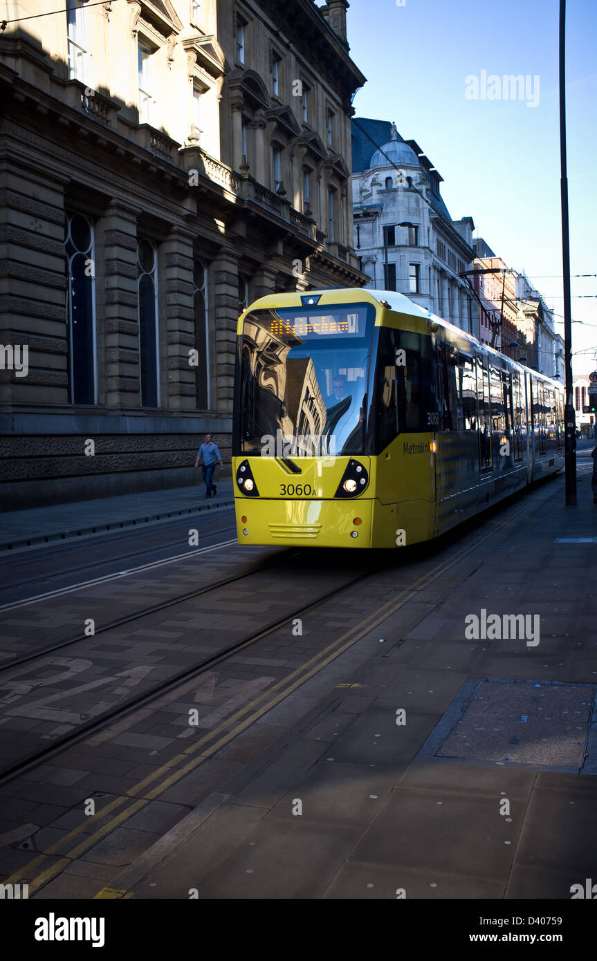 Metrolink Straßenbahn auf den Straßen von Manchester Stockfoto
