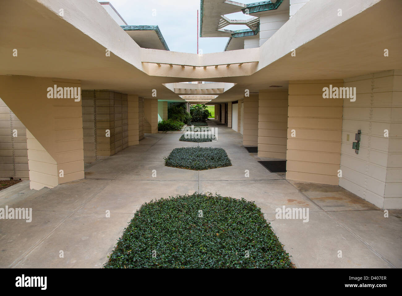 Straßencafés oder überdachte Gehwege bei Frank Lloyd Wright entworfen, Kind des Sonne Florida Southern College Campus in Lakeland FL Stockfoto