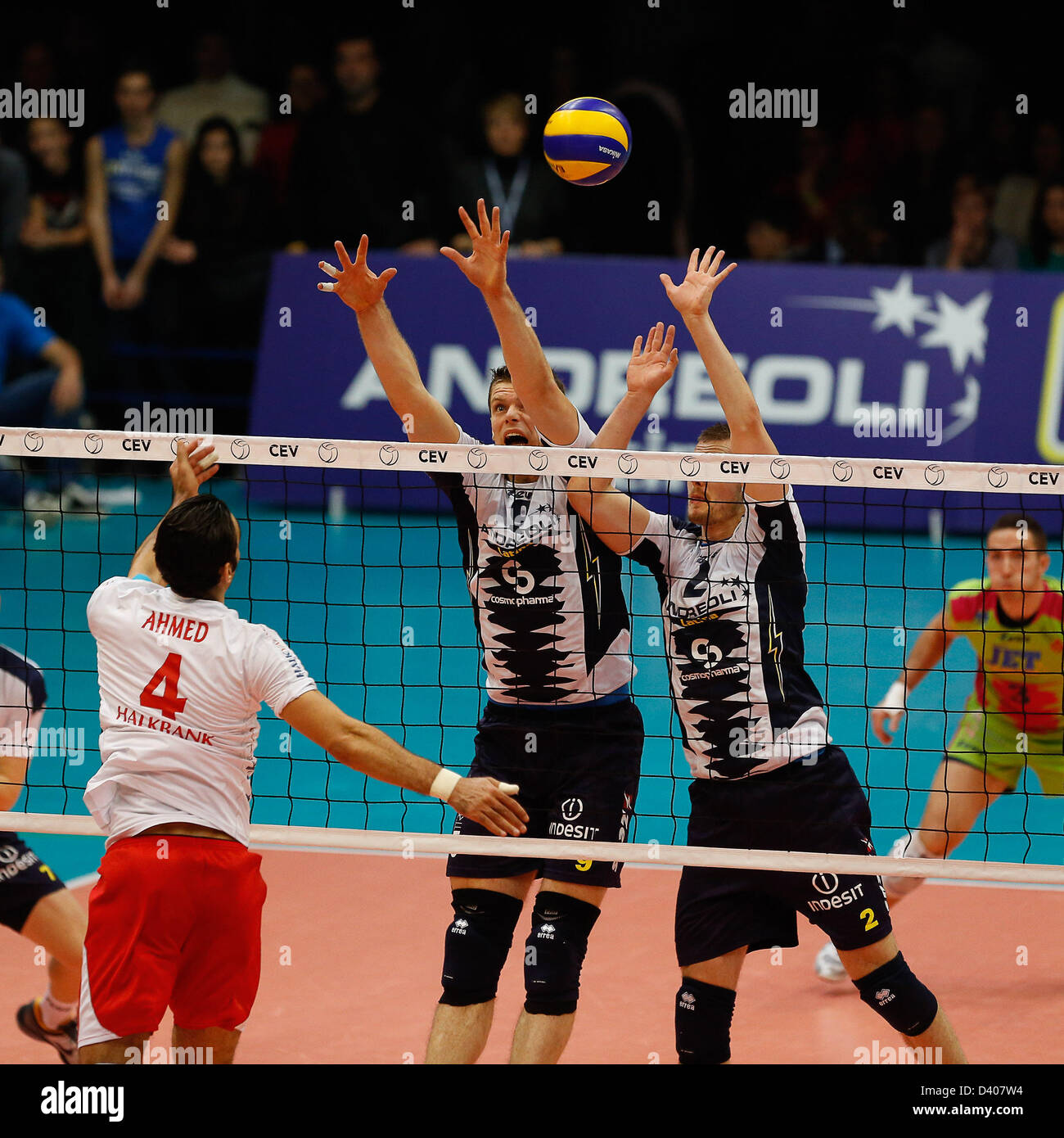 Latina, Italien. 27. Februar 2013.  ABDELHAY Ahmed in Aktion während der CEV Volleyball Cup Finale 1. Etappe zwischen Andreoli Latina und Halkbank Ankara von der Palabianchini Hall in Latina. Bildnachweis: Aktion Plus Sportbilder / Alamy Live News Stockfoto